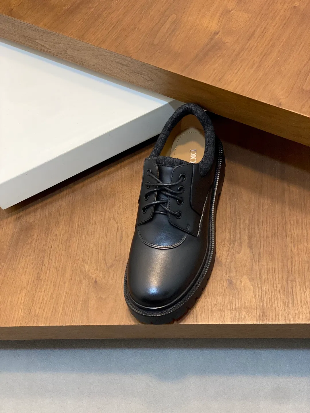 [DIOR] Top P: 820💰 Size: 39-44 (38.45. Can be customized) 2025ss Dior Dio* - Autumn and winter luxury men's moccasin shoes, purely handmade, both inside and outside are imported first-layer cowhide, high-end boutique and exquisite craftsmanship. Original TPU combination outsole. Wear a noble gentleman's taste. The best last type has been carefully debugged. Comfortable.